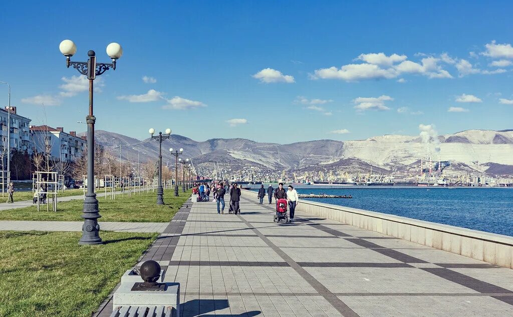 Город новороссийск набережная адмирала серебрякова. Новороссийск достопримечательности примечательности. Городской пляж новороссийск. Набережная серебрякова новороссийск. Набережная серебрякова новороссийск.