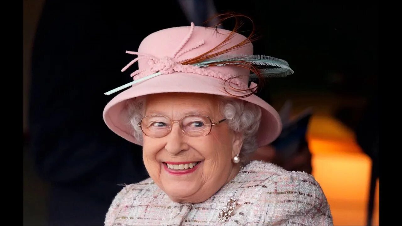 HRH....love it when she laughs from the heart Her majesty the queen, Queen eliza