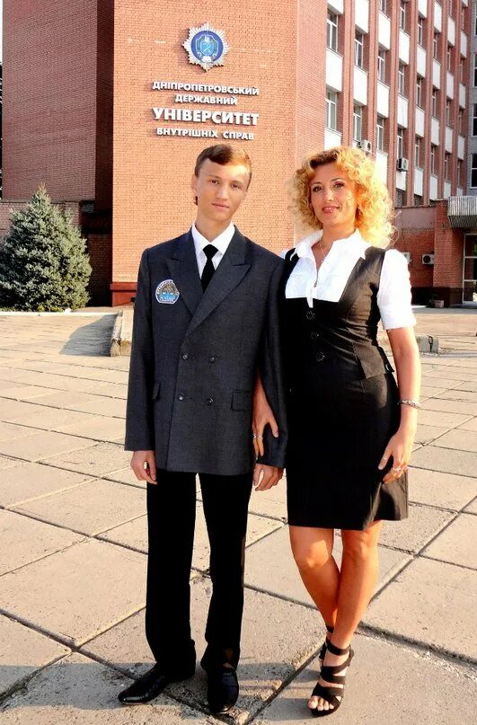 Окончил в маму