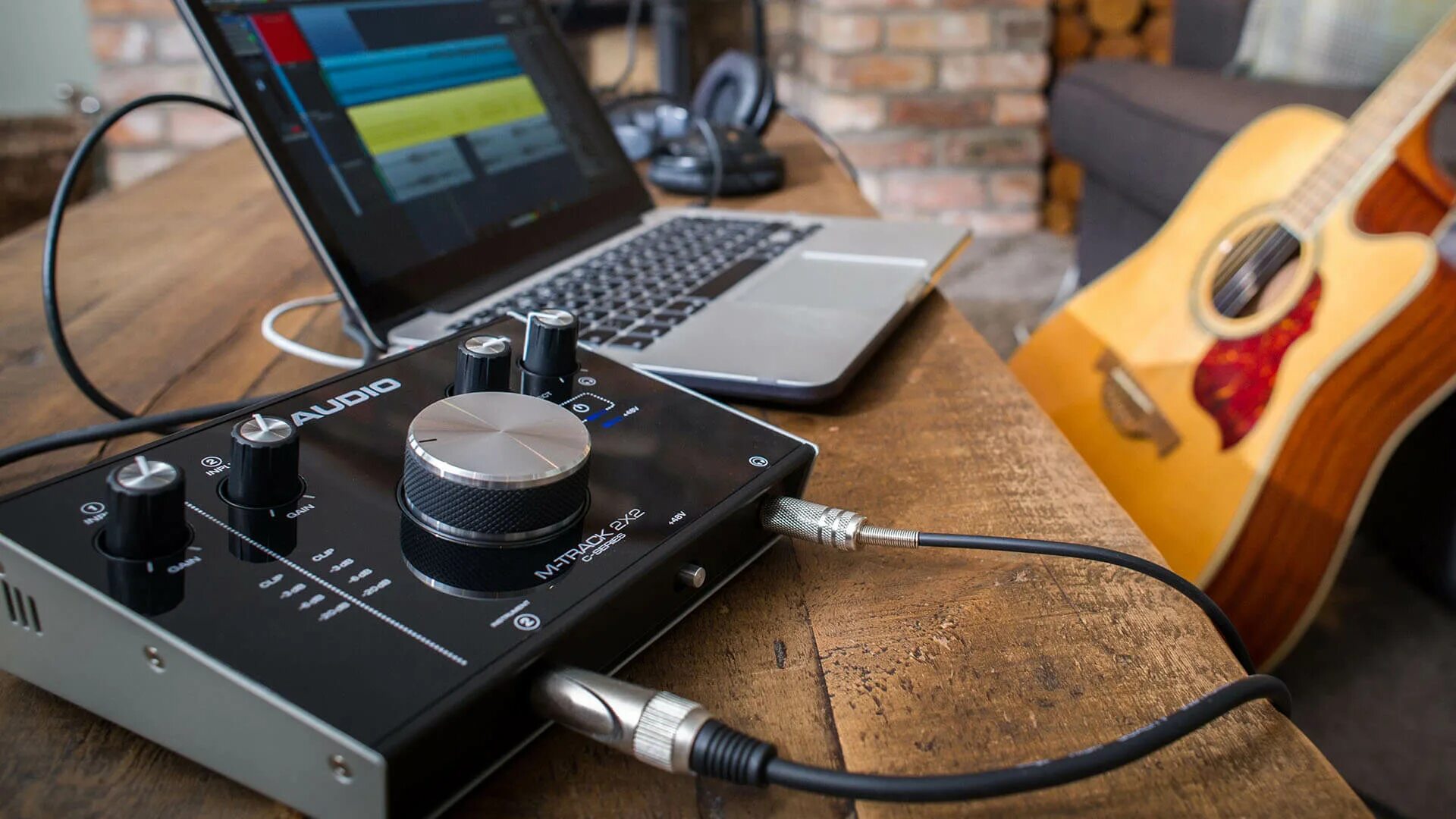 Внешняя звуковая карта m audio m track 2. Звуковая карта m audio m track 2x2m. Внешняя звуковая карта m-audio m-track 2x2m. Внешняя звуковая карта m audio m track 2. M audio 2x2m.