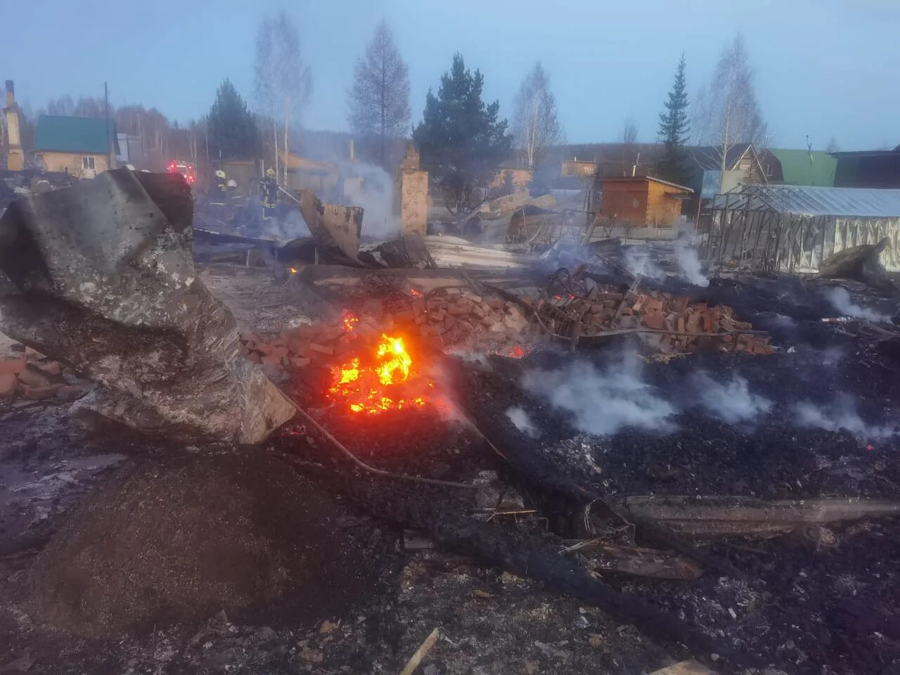 Вечер 04 04 17. Пожары. Дом горит. Сгоревшие дома. Сгоревший дом.