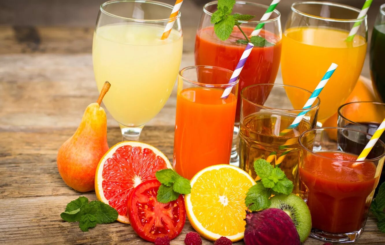 Пейте соки картинки. Свежевыжатые соки. Свежевыжатые фруктовые соки. Сок (напиток). Фрукты и свежо приготовленные соки.