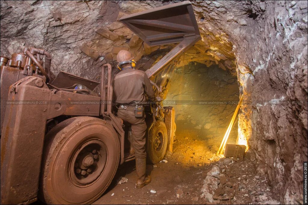 ласточка бокситы екатеринбург. автобус серов екатеринбург. бокситы североуральск автобус. алюминиевая руда. расписание поездов станция серов.