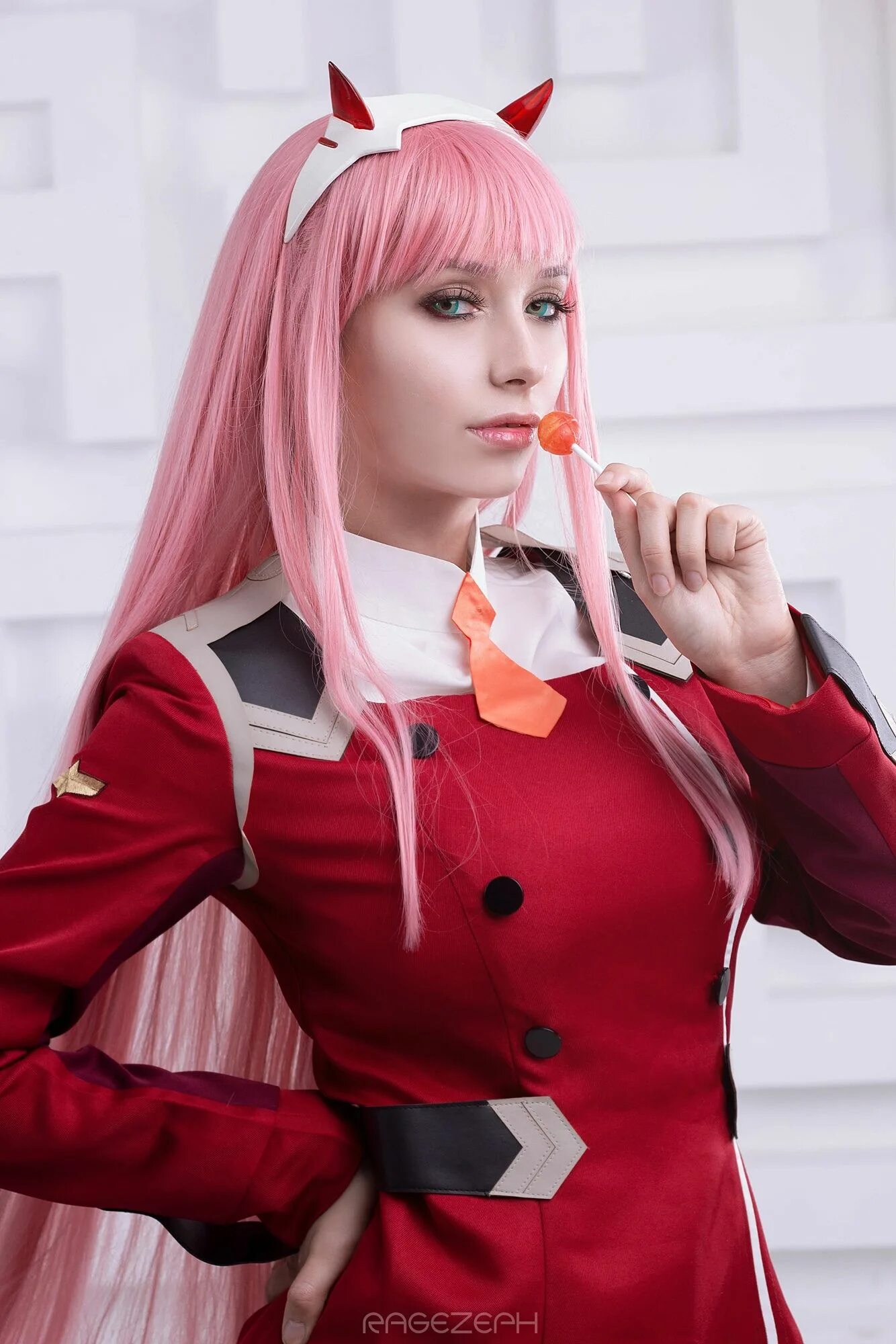 Зеро ту косплей. Косплеерша zero two. zero two darling in the franxx косплей. zero two косплей.