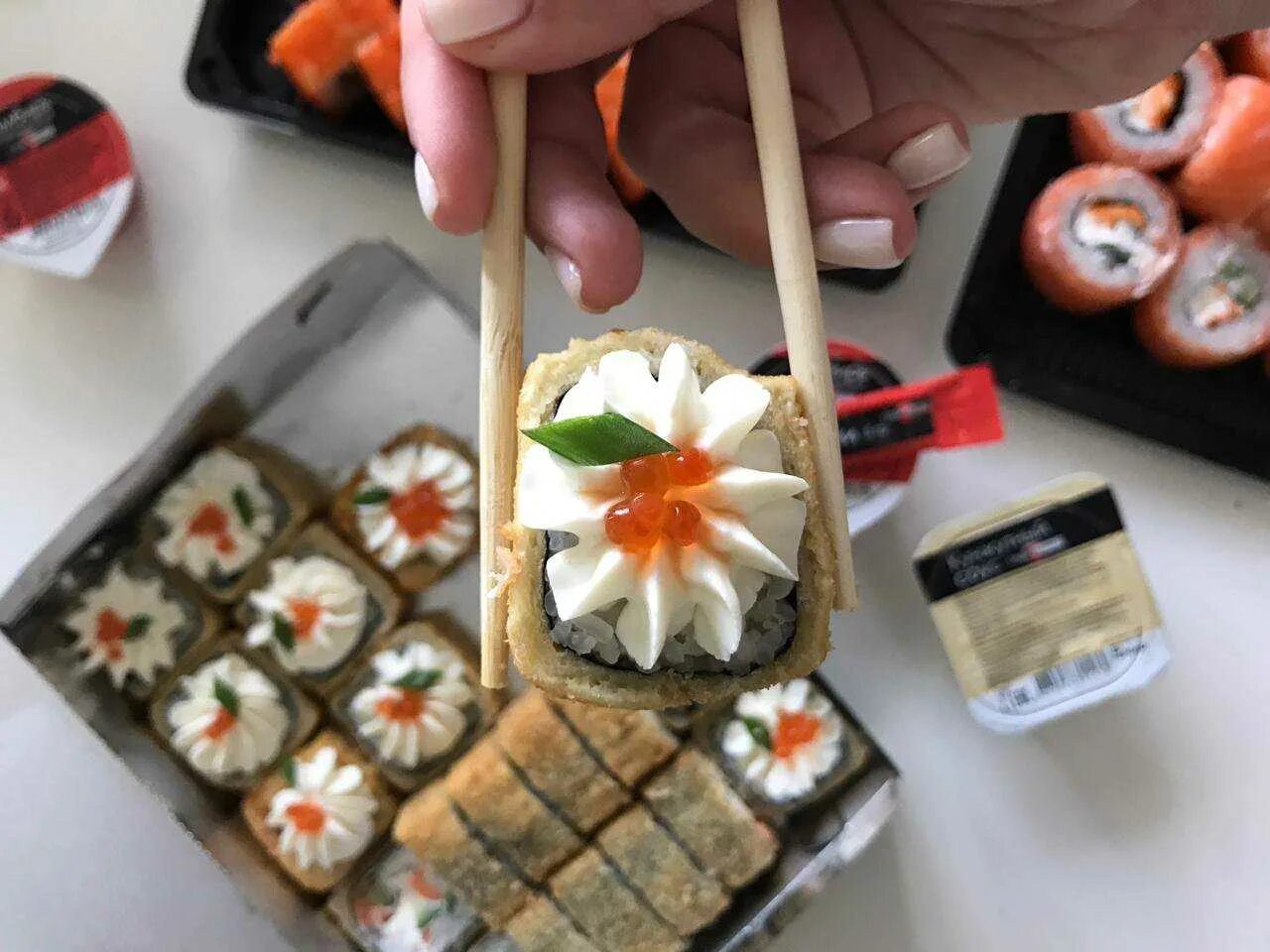 Асахи роллы. Аппетитные роллы. Суши сет. Красивая подача суши. Вкусные суши.