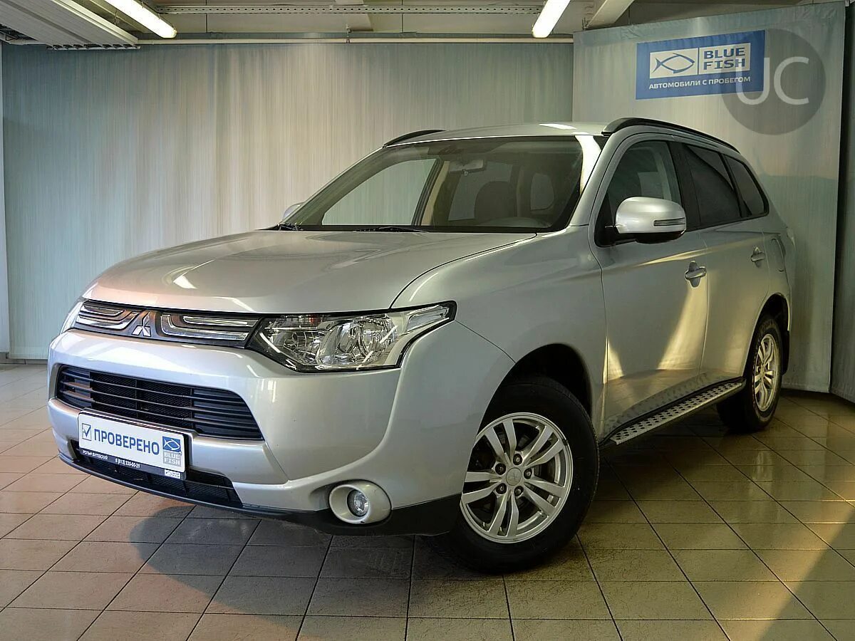 Аутлендер купить бу в россии. Митсубиси Аутлендер 2012. Mitsubishi Outlander 2012 года. Митсубиси Аутлендер 3 серебристый. Mitsubishi Outlander 3 серебристый 2013.