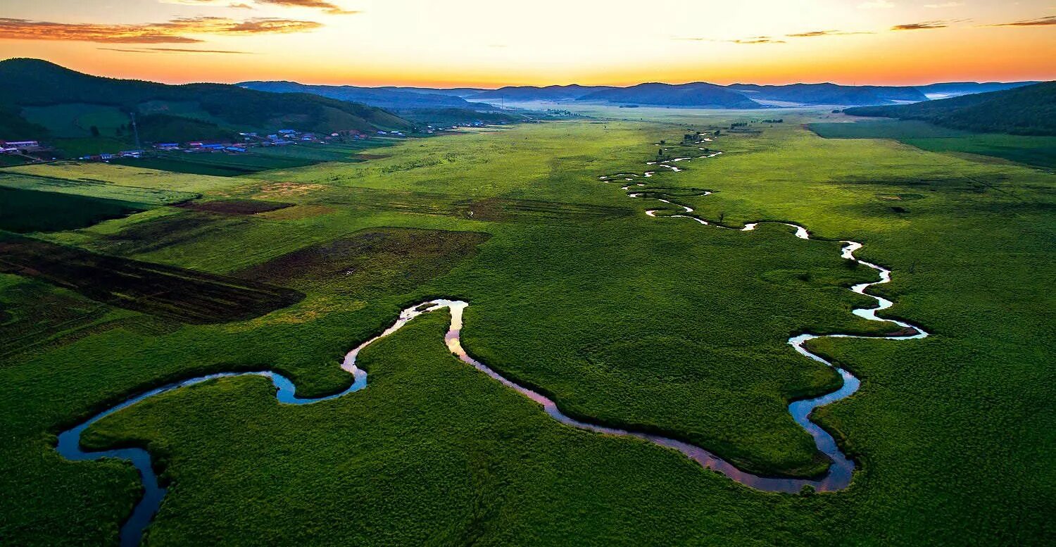 Дуглас Престон Извилистая река. Исток реки Амазонка. Горная Долина Меандр реки. Русло Пойма Исток.