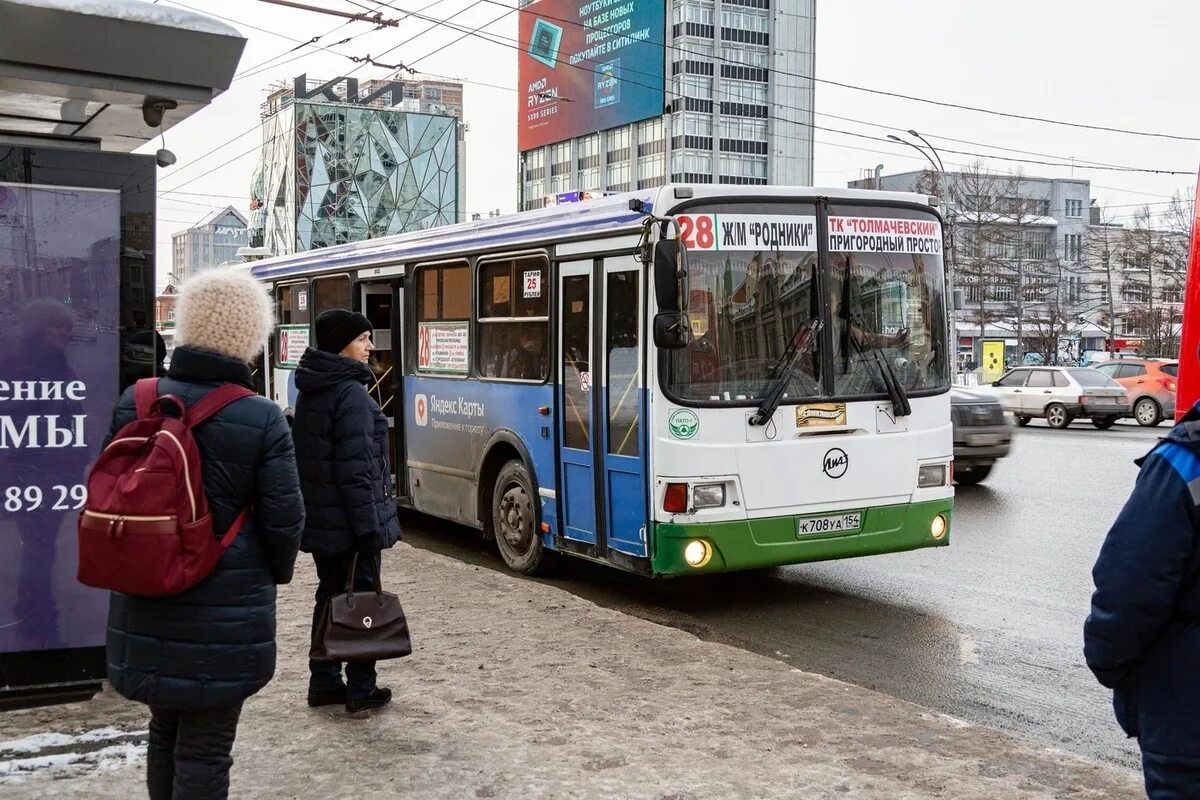 28 Автобус Новосибирск. Общественный транспорт Новосибирск. Остановка автобуса. Новый общественный транспорт Новосибирск.