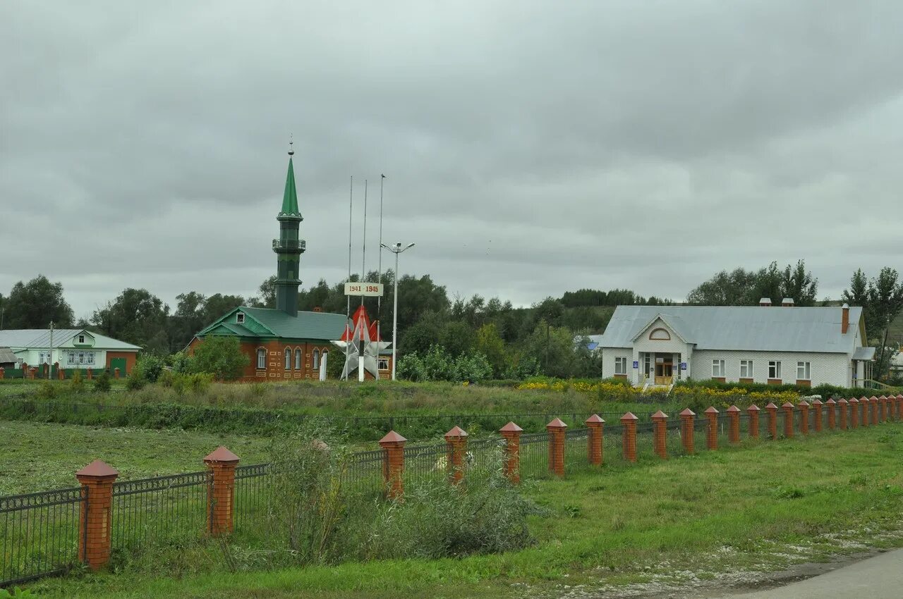 Деревни татарстана. Татарские деревни Татарстана. Чуракаево Актанышского мечеть. Природа Татарстана и Татарская деревня. Татарская деревня в Арском районе.