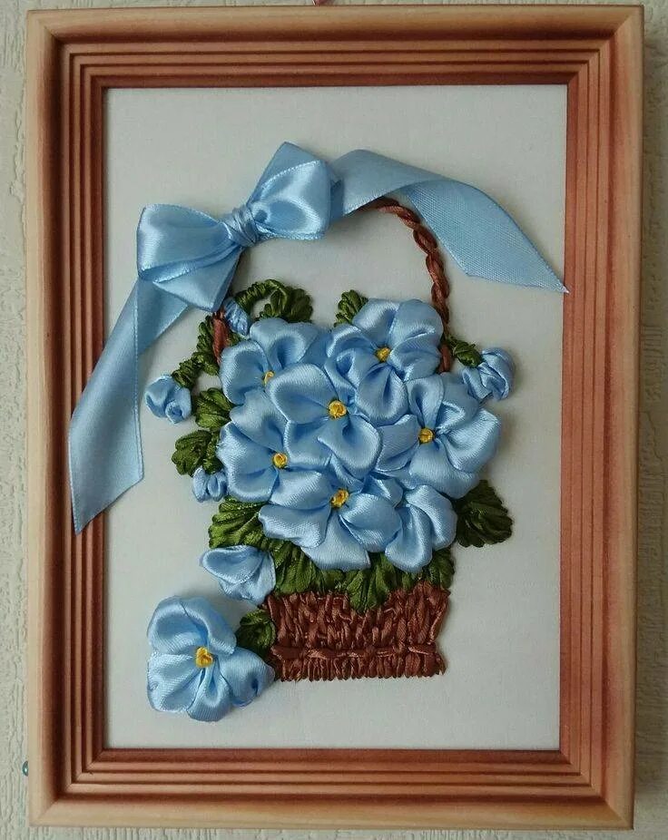 Цветочное панно из атласных лент. Вышивка лентами. Панно с вышивкой лентами. Картины из атласных лент своими руками. Панно лентами.