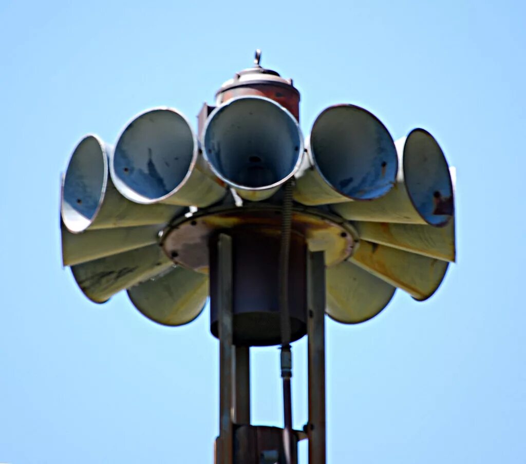 Air Raid Siren. Звук воздушной сирены. Протяжный звук сирены. Air Raid Siren SLS-2004. Воздушная сирена в россии