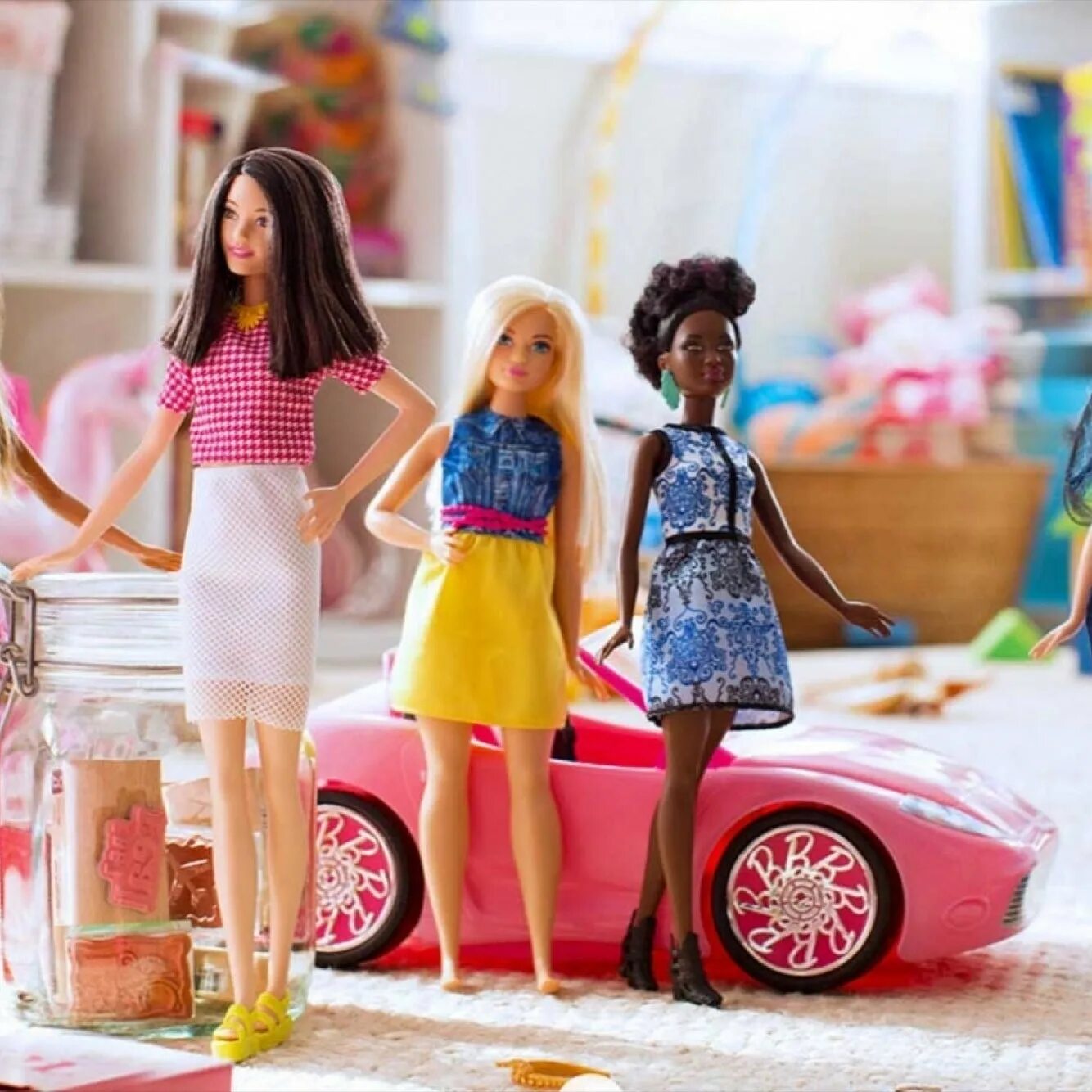 Куклу барби другую. Барби. Барби в современном мире. Барби разные. Кукла Barbie девушка из Парижа, 9973.