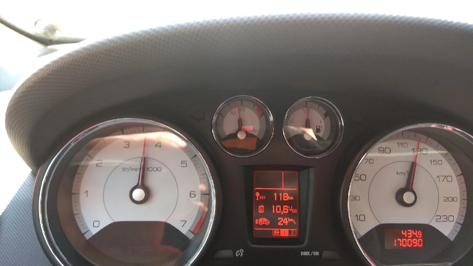 Перегрев пежо 308. Пежо 308 до отсечки. bga sj6702 пежо 308. датчик температуры пежо 408. значок антифриза пежо 308.