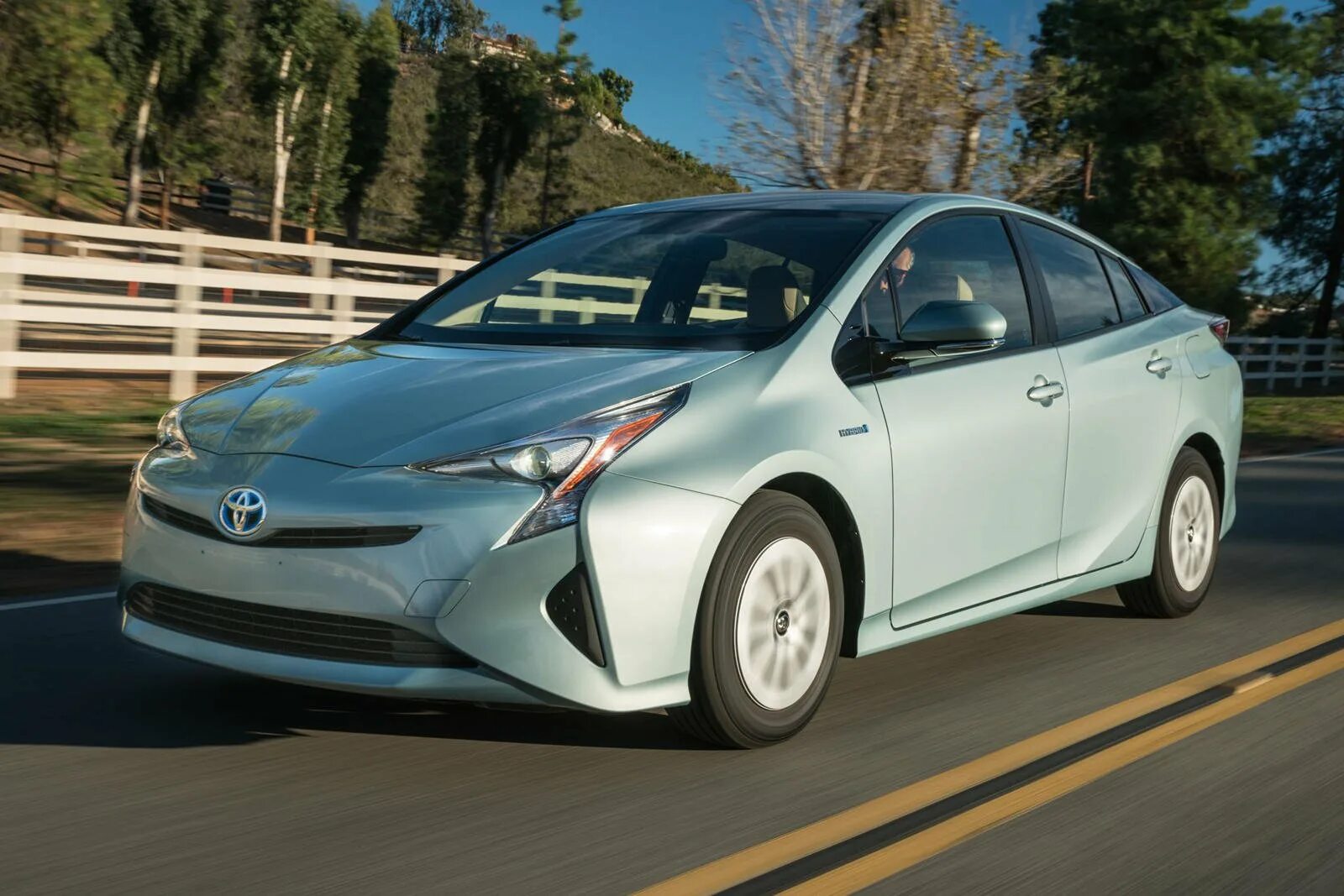 Тойота Приус гибрид. Toyota Prius Hybrid 2016. Тойота Приус гибрид 2016. Тойота Приус гибрид 2020. Гибрид авто россия