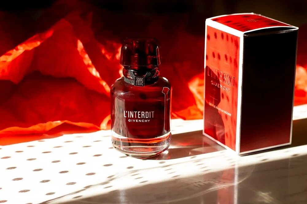 Givenchy rouge parfum. Givenchy l&#039;interdit rouge. givenchy l&#039;interdit rouge 50ml. l interdit givenchy черный флакон. живанши интердит красный.