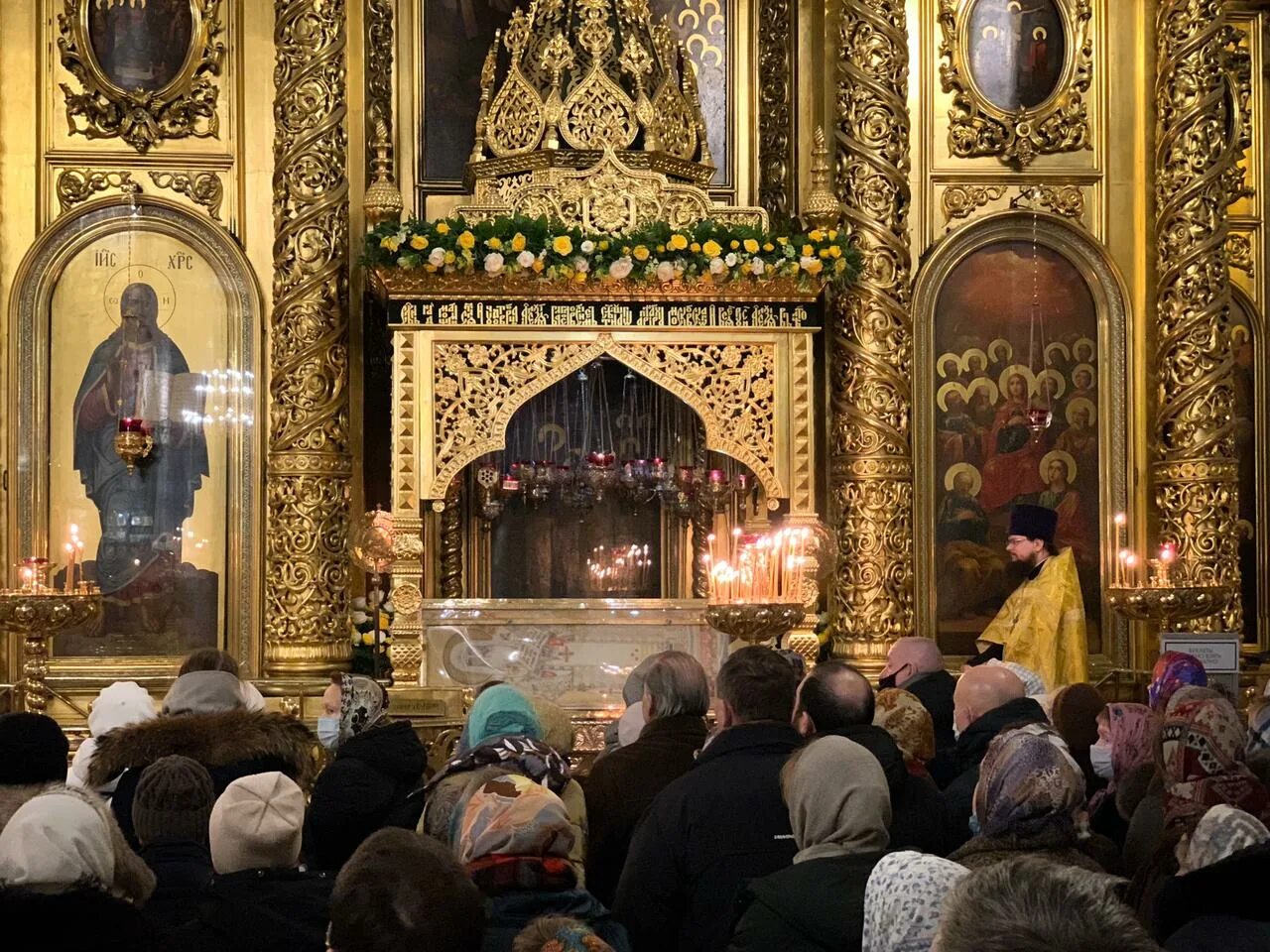 Где в москве есть мощи. Храм в елохово москва видеоэкскурсия. елохов мощи святого алексия. вертеп елоховский собор. богоявленский кафедральный собор москва святыни.