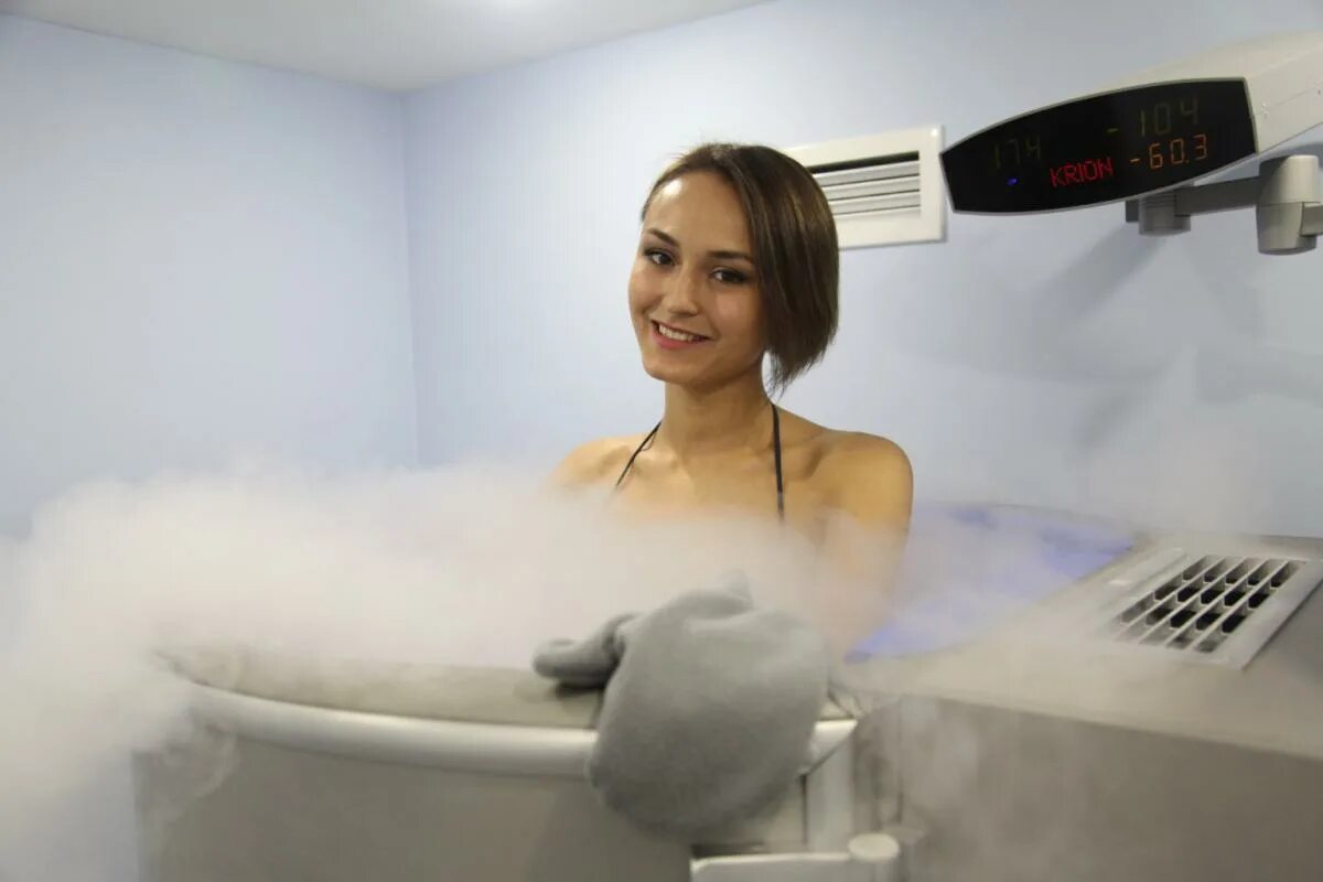 Криокамеры для спа. Криомассаж лица жидким азотом. Общая криотерапия. Криотерапия что это такое. Криосауна зиммер.