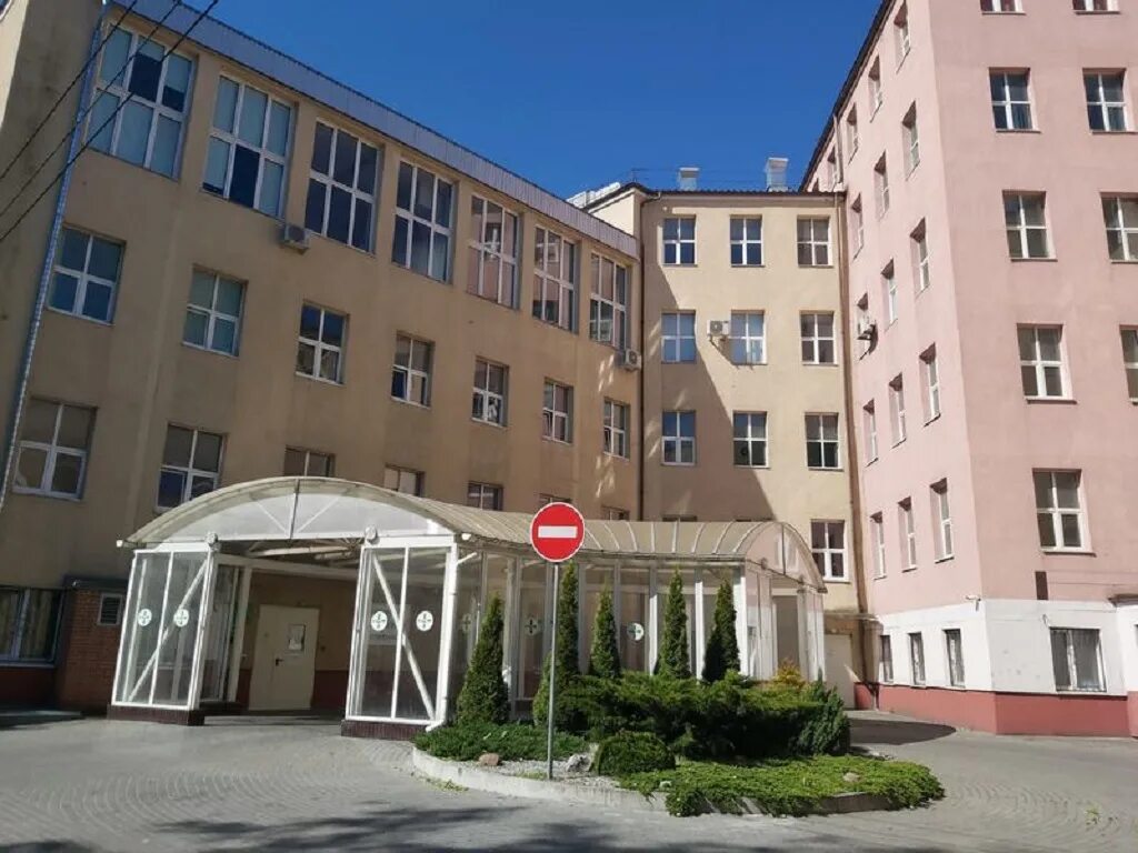 Поликлиника областной клинической больницы калининград. Клиническая поликлиника калининград. Областная клиническая больница калининград. Клиническая 74 больница калининград. Улица клиническая больница калининград.
