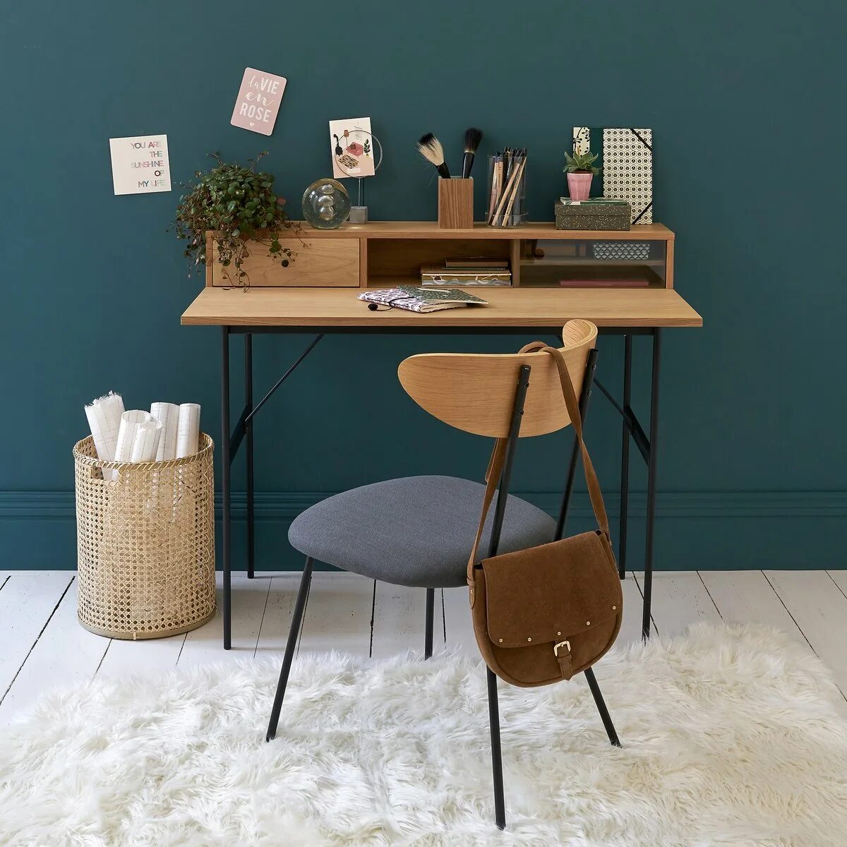 Современный компьютерный столик. Офисная мебель столы. Подвесной стол. Desk more. Дизайнерский рабочий стол.