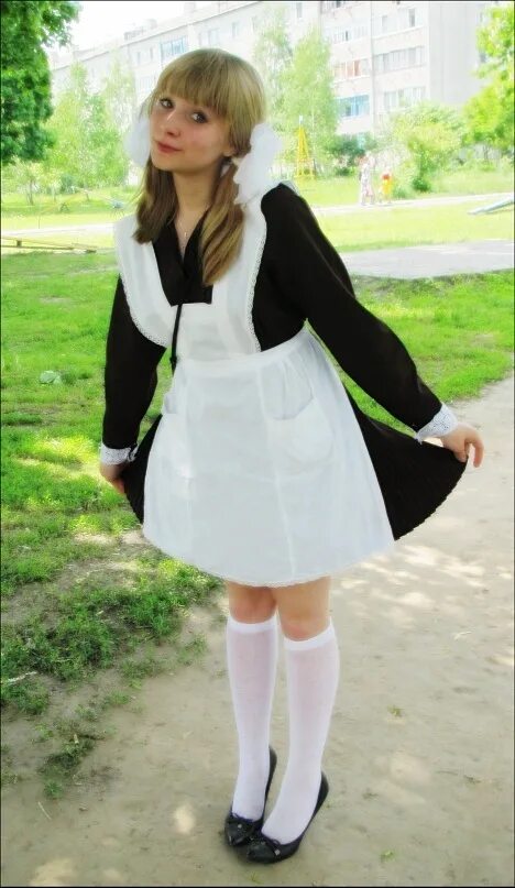 в москве восьмиклассница. восьмиклассница караоке. восьмиклассница в школе. восьмиклассница кто поет. выпускницы в школьной форме.