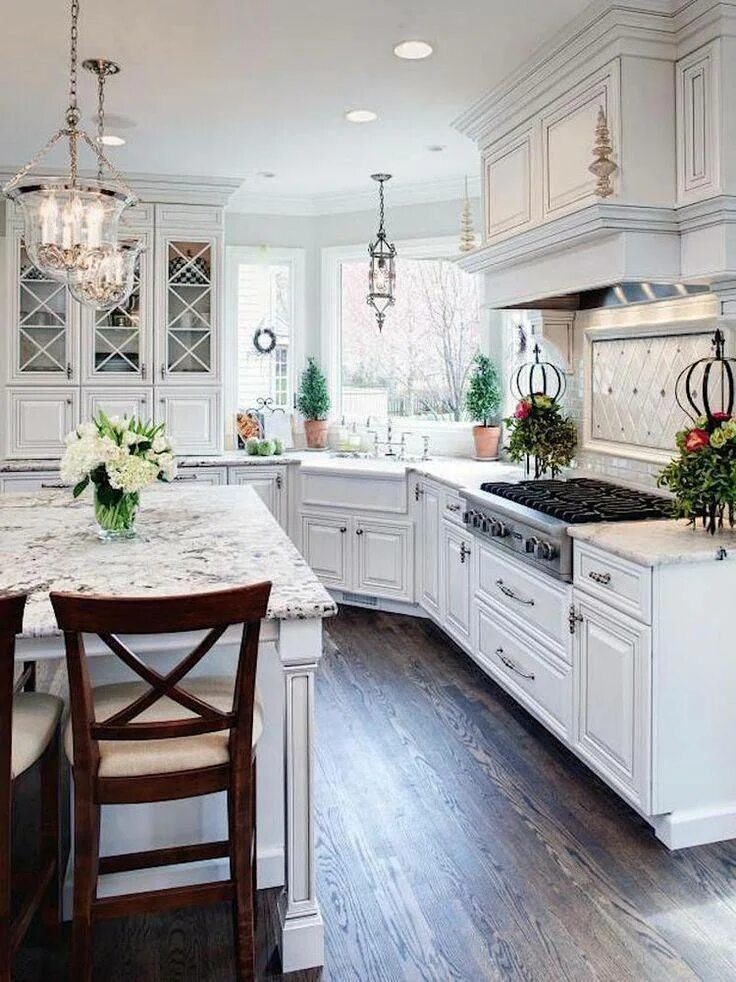 White kitchen. Кухня в стиле Нео Прованс. Красивые кухни. Кухня викласическом стиле. Белые кухни.
