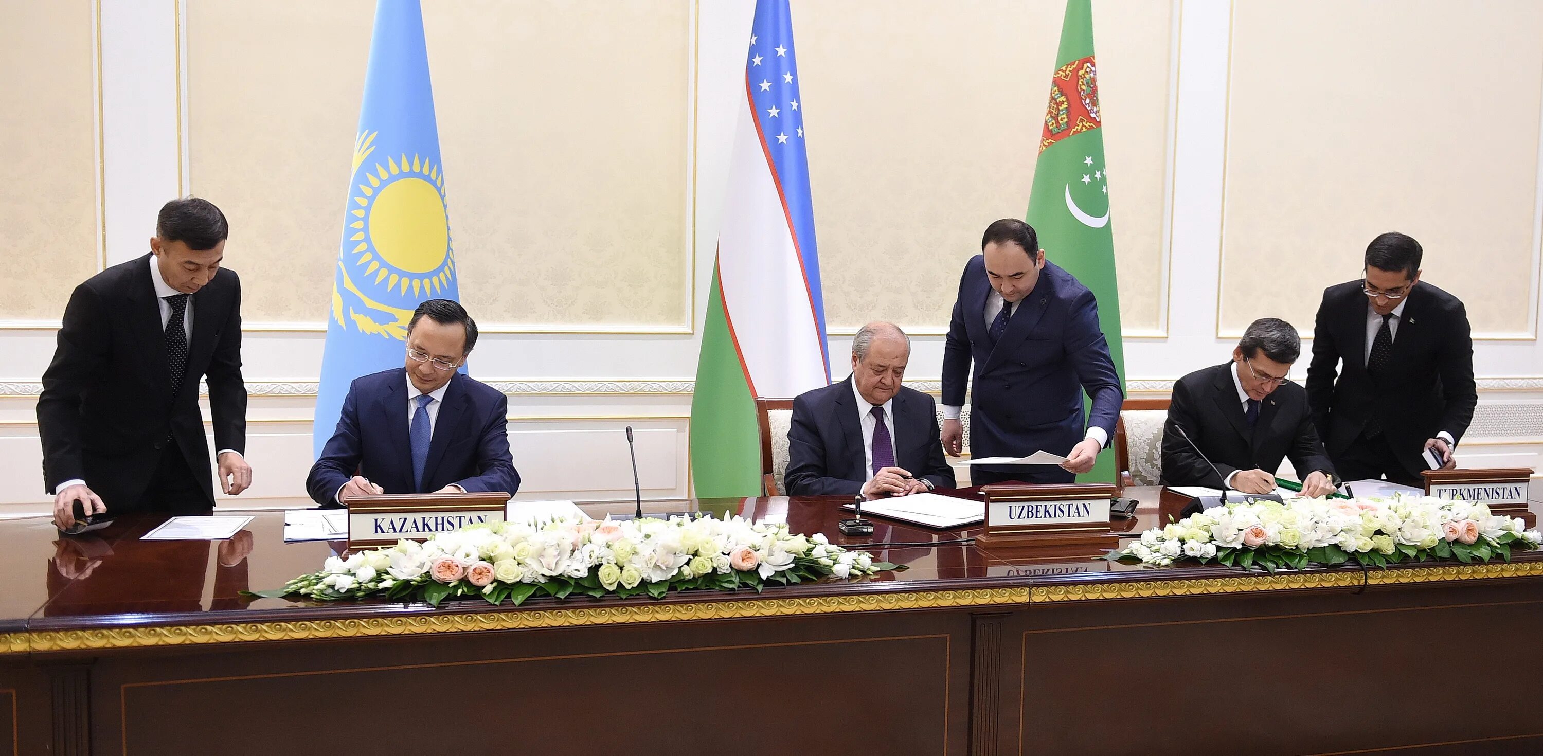 Договор узбекистан. Мид узбекистан v turkmenistane. туркменистан казахстан. казахстан туркменистан узбекистан. политика туркменистана.