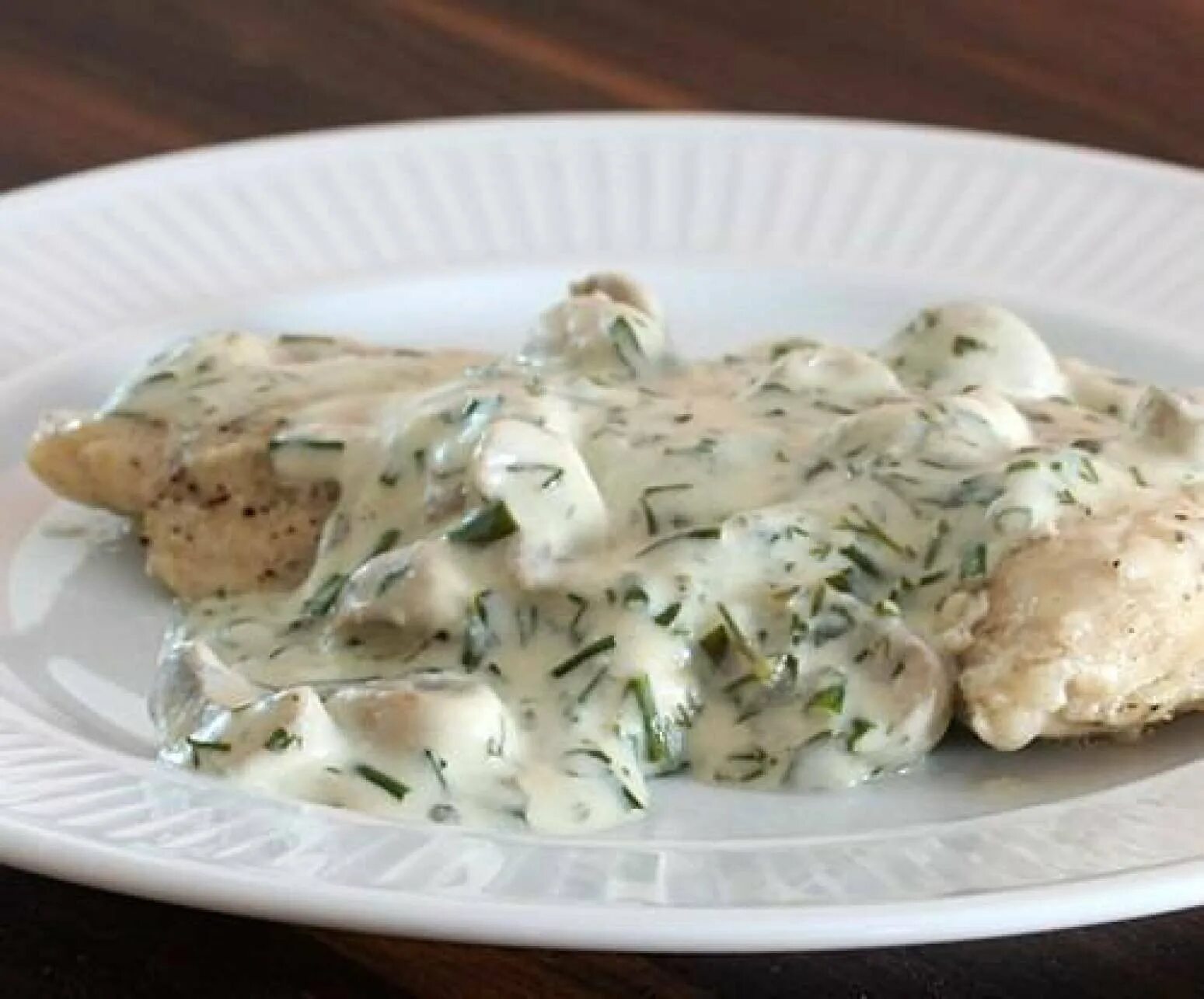 Подлива из кур филе. Куриная грудка в сливочном соусе. куриное филе в сливках. куриная грудка в белом соусе. куриная грудка в сметанном соусе.