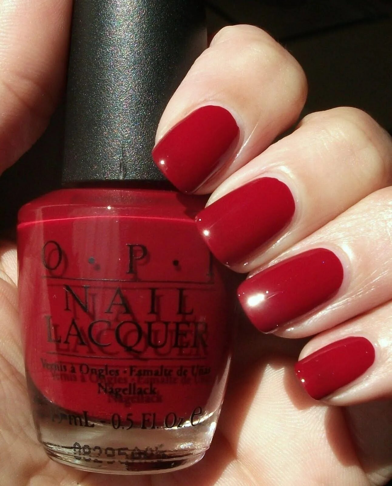 Лаки красные купить. OPI Cherry. OPI chick flick Cherry. Лак опиай красный. Красный лак для ногтей.