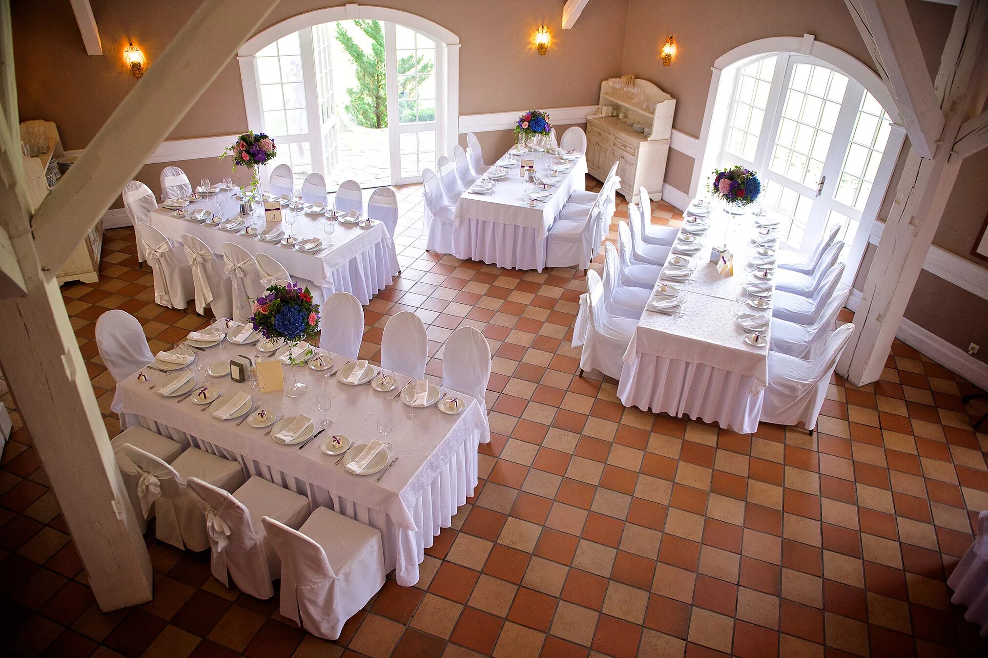 Мебель томилино под мостом. Стол томилино. Fit. Стол vitra круглый. Томилино 2.