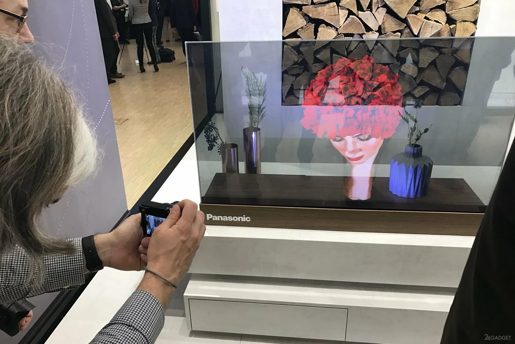 Прозрачный экран. Прозрачный телевизор Panasonic. Прозрачный телевизор LG. Samsung OLED прозрачный экран. Прозрачный OLED-дисплей LG.