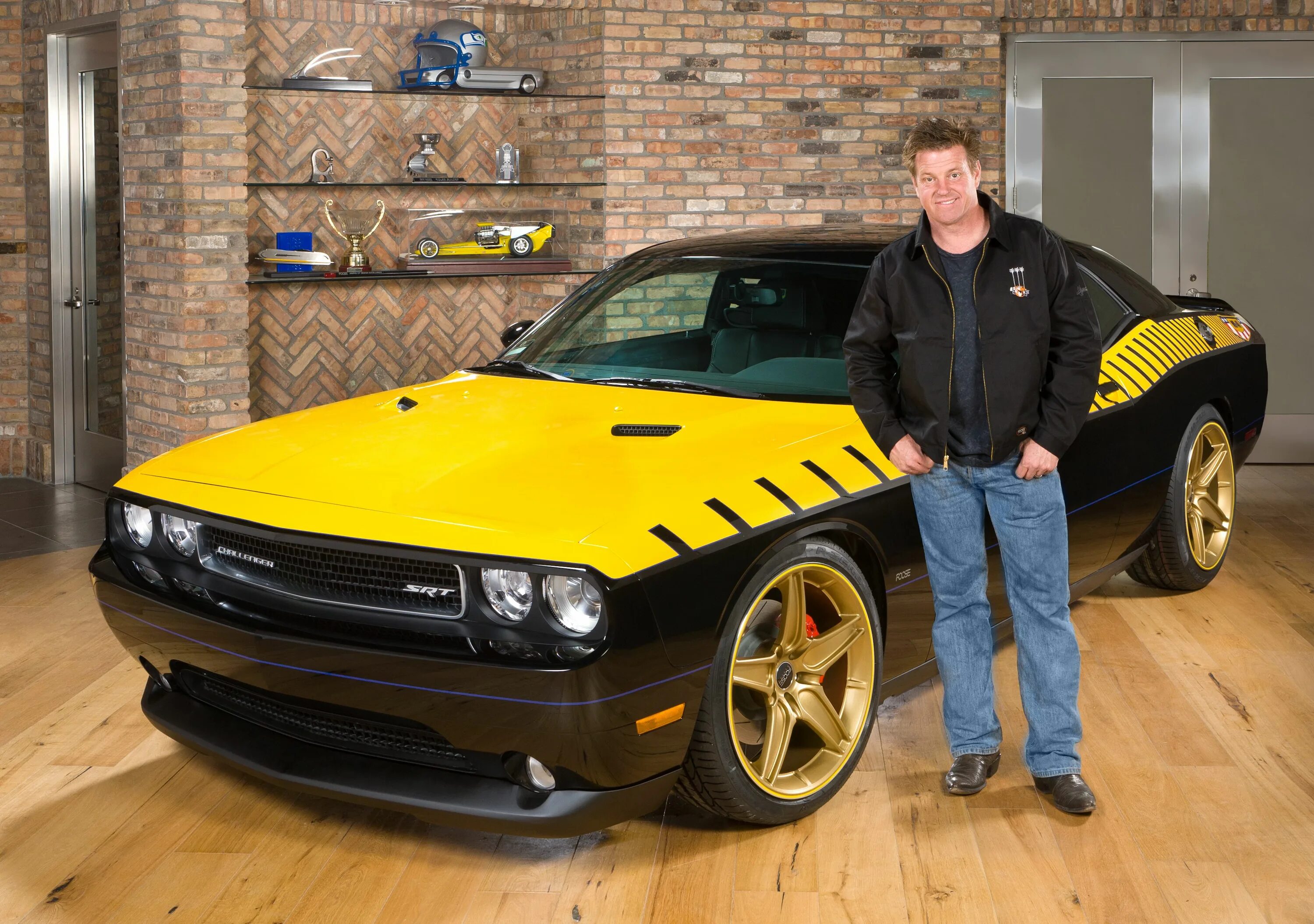 Chip foose кадиллак. Крутой тюнинг чип. Автомобили чипа фуза. Чип фуз эскизы. Чип фуз машины.