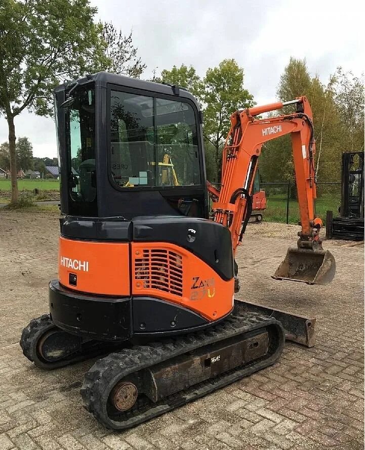 Мини экскаватор бу на авито. Hitachi zx27u-2. Hitachi 27 экскаватор. Миниэксковатор Хитачи. Экскаватор Хитачи zx27u.