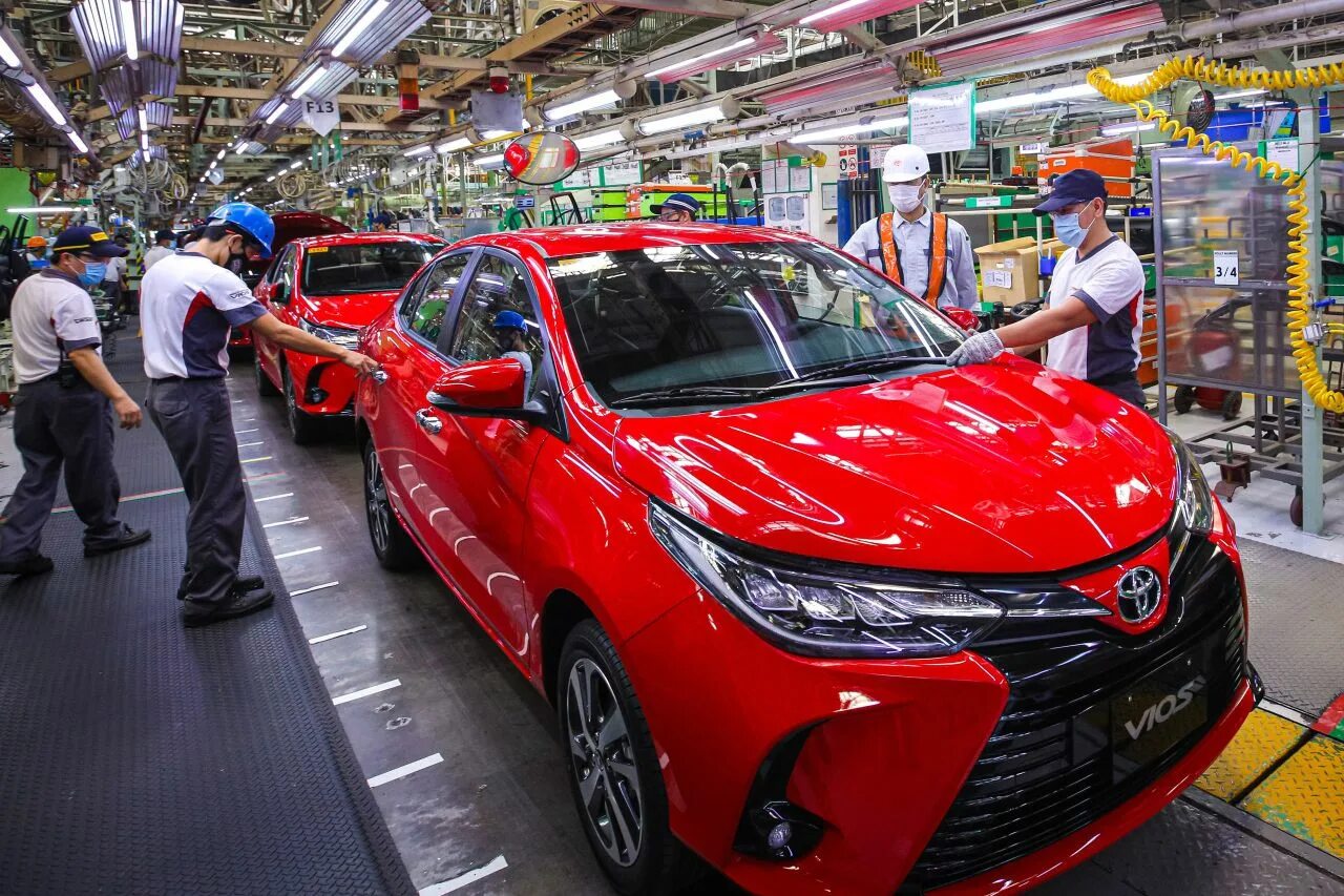 Японские производители машин. Тойота Motors. Sichuan FAW Toyota Motor. Автомобильная промышленность Японии. Toyota Япония.