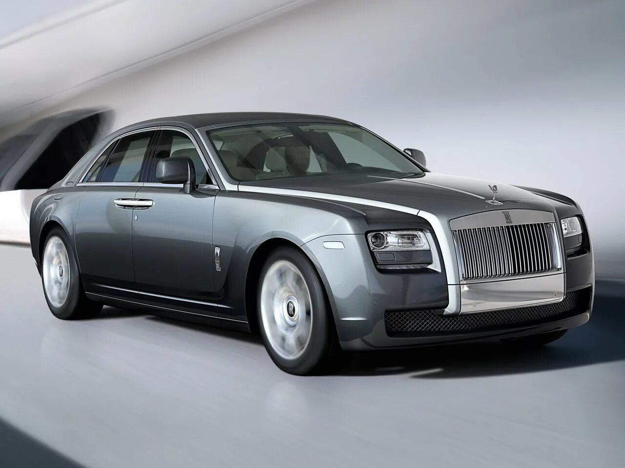 1 rolls royce. Машина Роллс Ройс. Rolls Royce Ghost 2010. Машина Rolls Royce Ghost. Роллс Ройс седан.