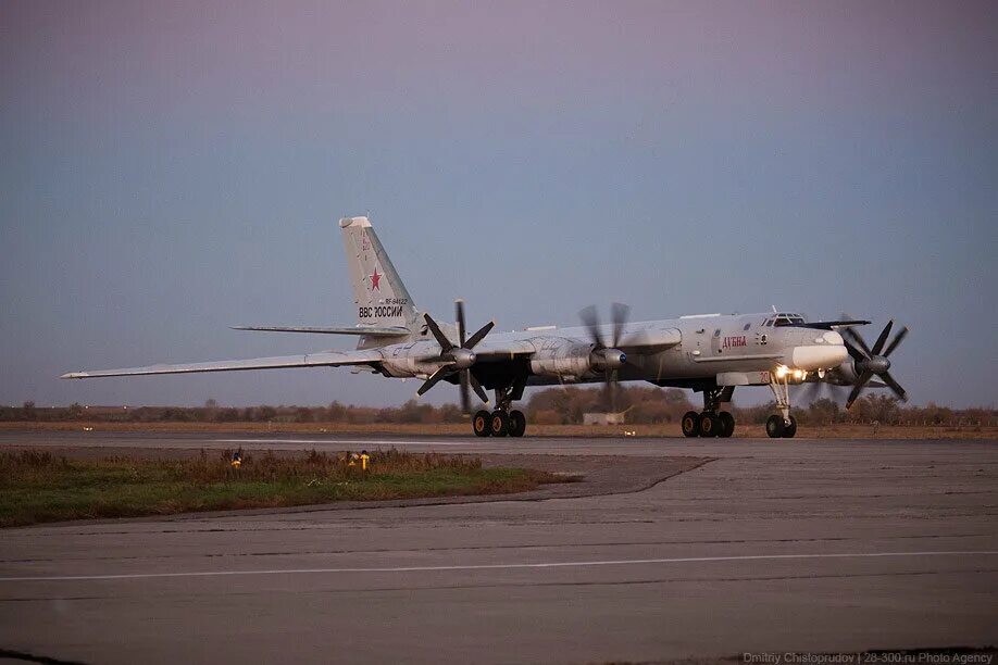 Ту 95 энгельс. Ту-95мс. Ту-95 бомбардировщик Энгельс. Авиабаза Энгельс. Энгельс бомбардировщики стратегические.