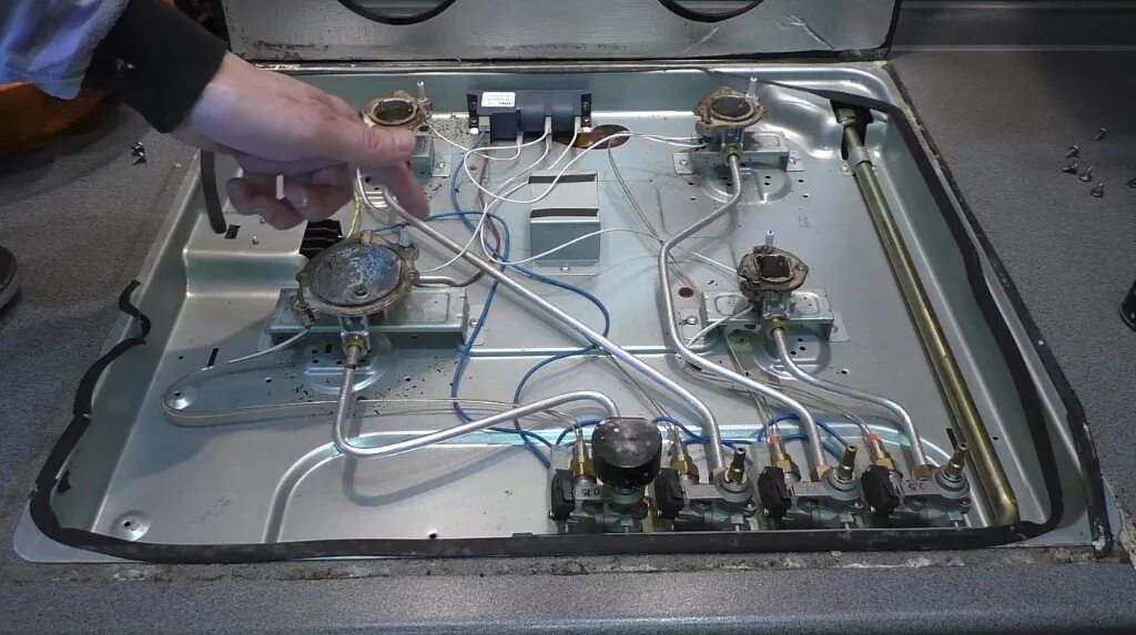 Произвести демонтаж варочной панели Indesit - цена: 1300 руб., Москва, Кастанаев