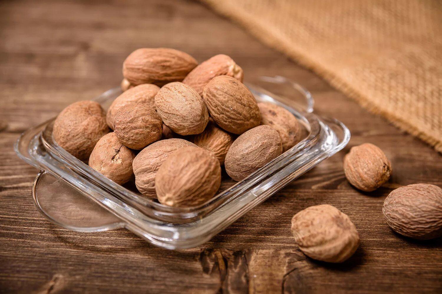 Nutmeg. Nutmeg — мускатный орех. мускат орех. мускус орех. мускатный орех 100гр.
