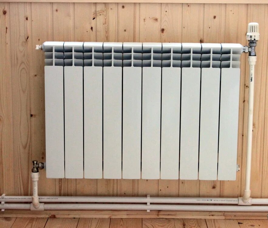 Отопление в частномидоме. Ладом отопление. Отопление частного дома. А. Батареи отопления в доме.