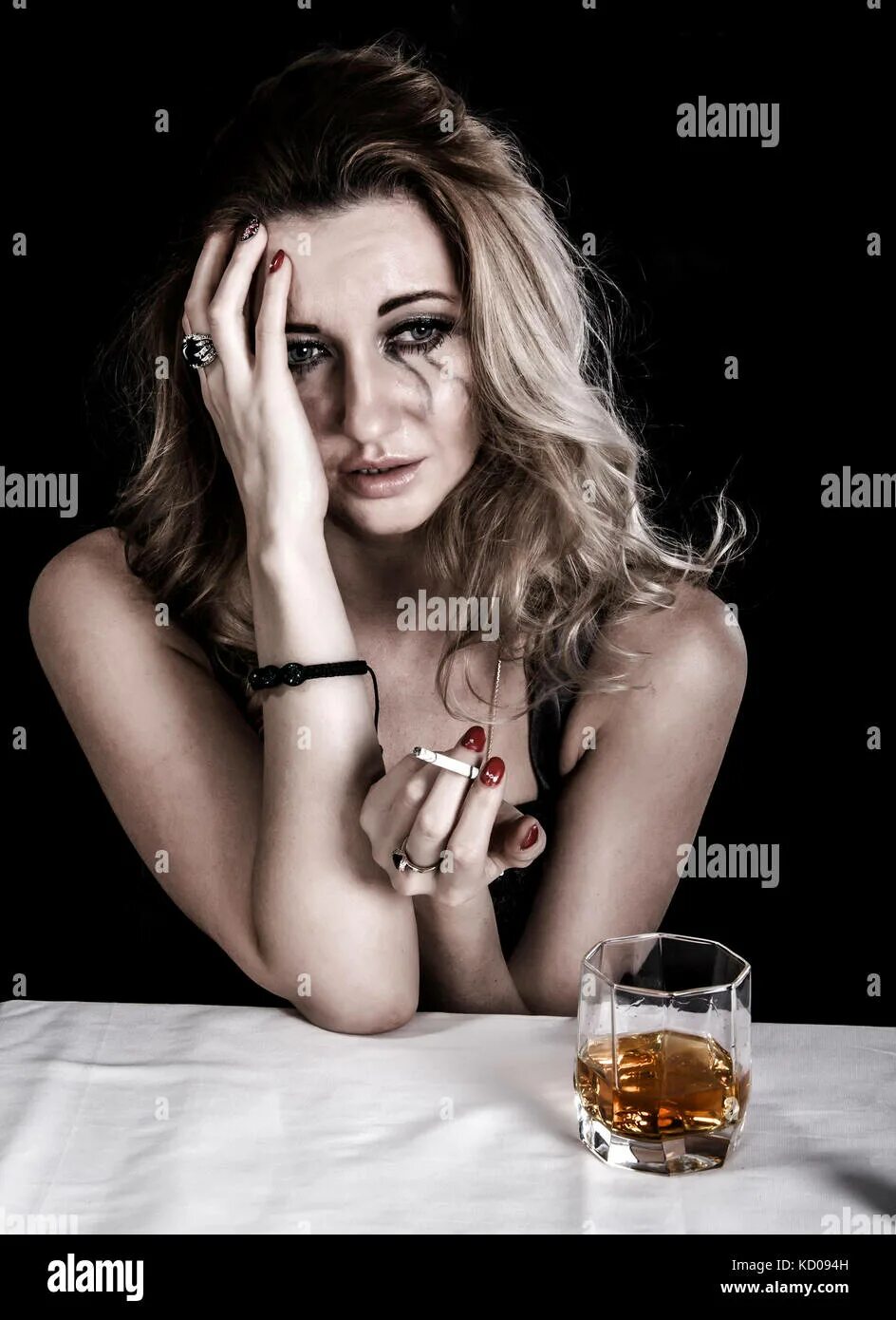 Пью вино и плачу