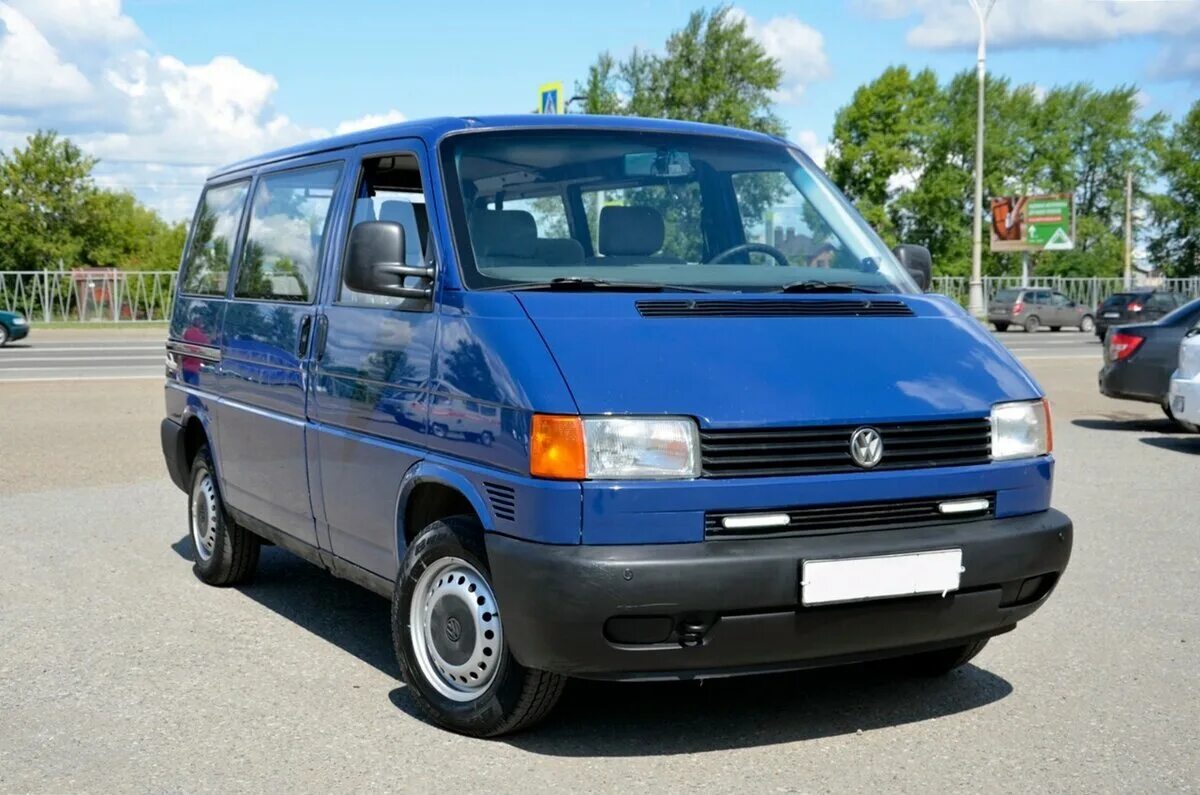 Т4 бу россия. Фольксваген транспортёр т4 пассажирский. Volkswagen Transporter t4 синий. Фольксваген Транспортер 1996. Фольксваген Транспортер 1999.