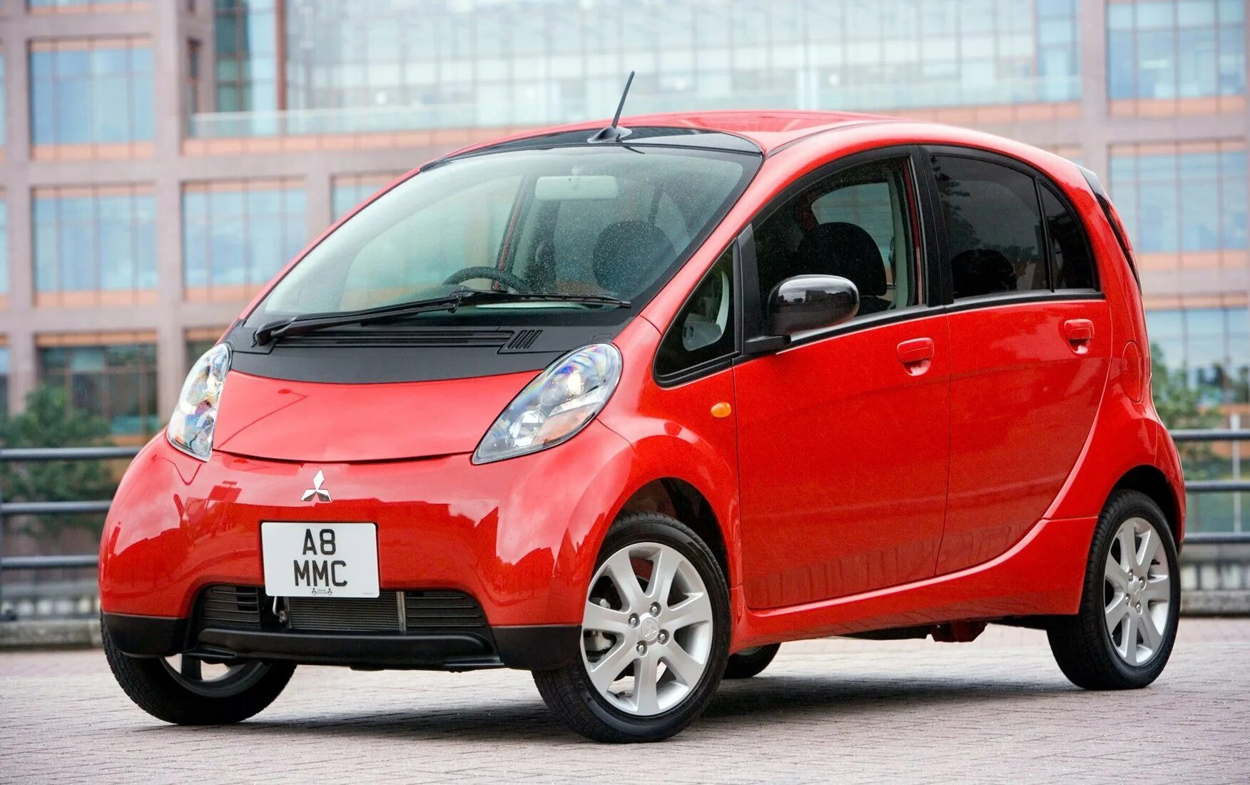 Peugeot mitsubishi. Mitsubishi i MIEV 2006. Мицубиси смарт. Мицубиси малолитражка. Электрокар Митсубиси 2006.