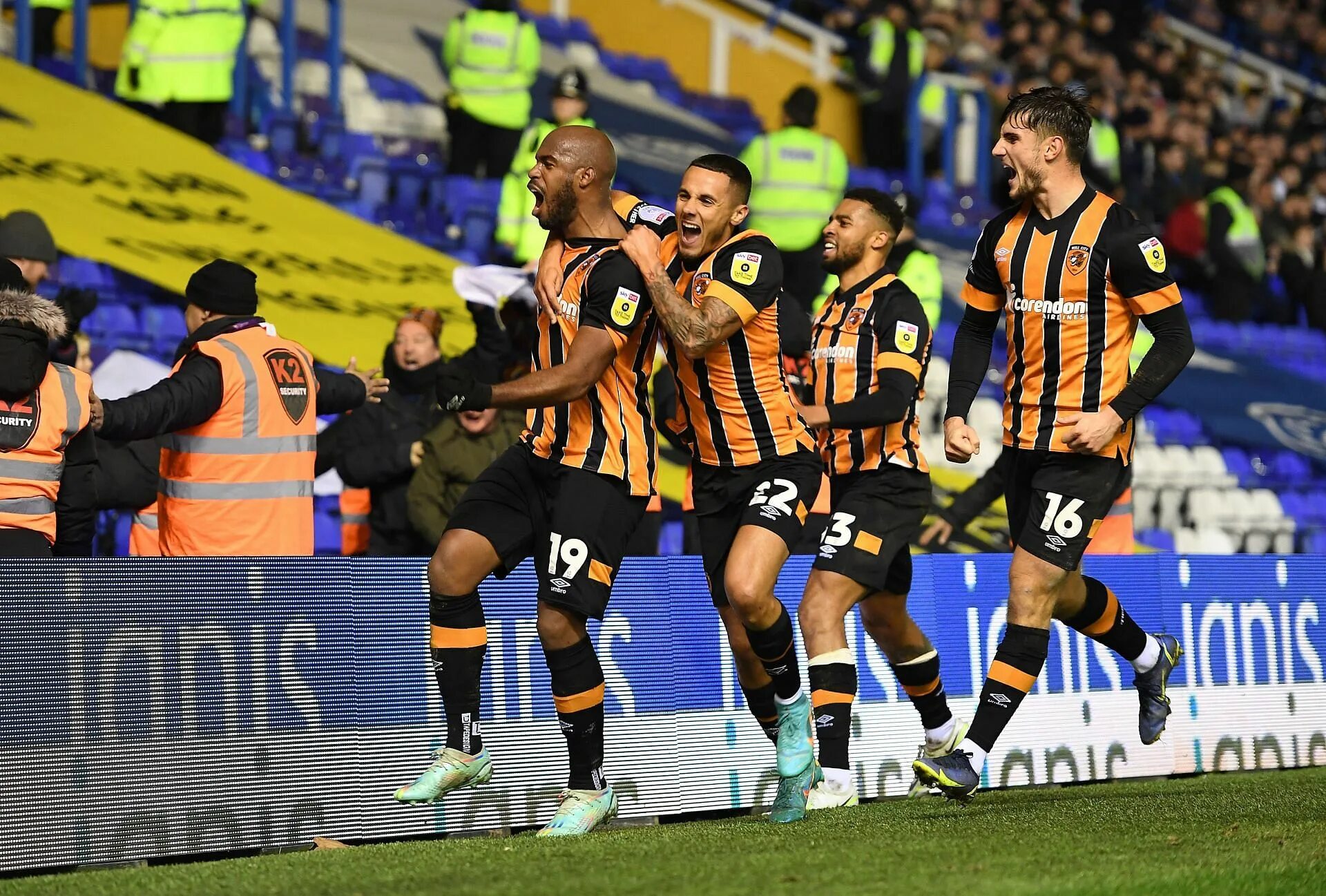 Hull city. Халл Сити. Халл Сити экипировка. Эхаб Аллам Халл Сити. Подписание Халл Сити.