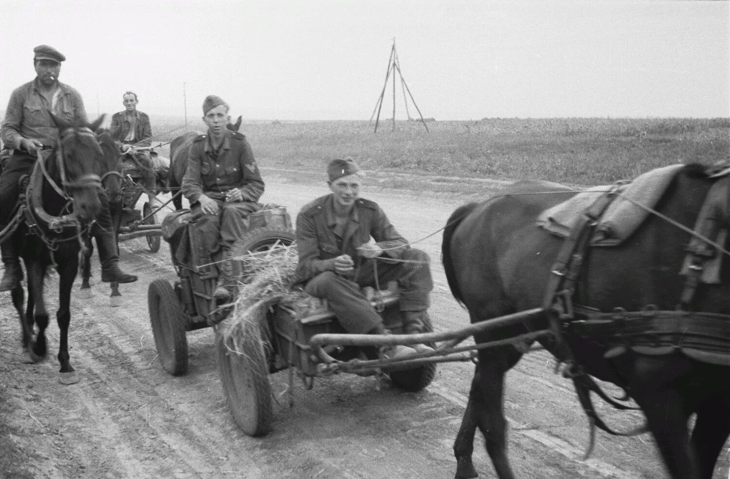 Лошади во время войны. Пехотная тележка Infanteriekarren if8. Пехотная тележка РККА. Гужевой транспорт РККА. Гужевой транспорт РККА В ВОВ 1941-1945 гг.