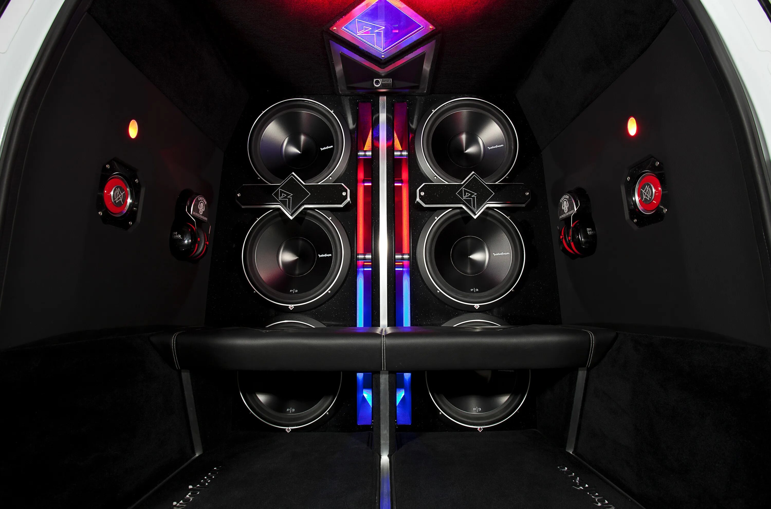 Поставь звук на 5. Сабвуфер Ballistic car Audio. Rockford Fosgate car. Магнитофон car Audio System. Car Audio Rockford Fosgate Processor.