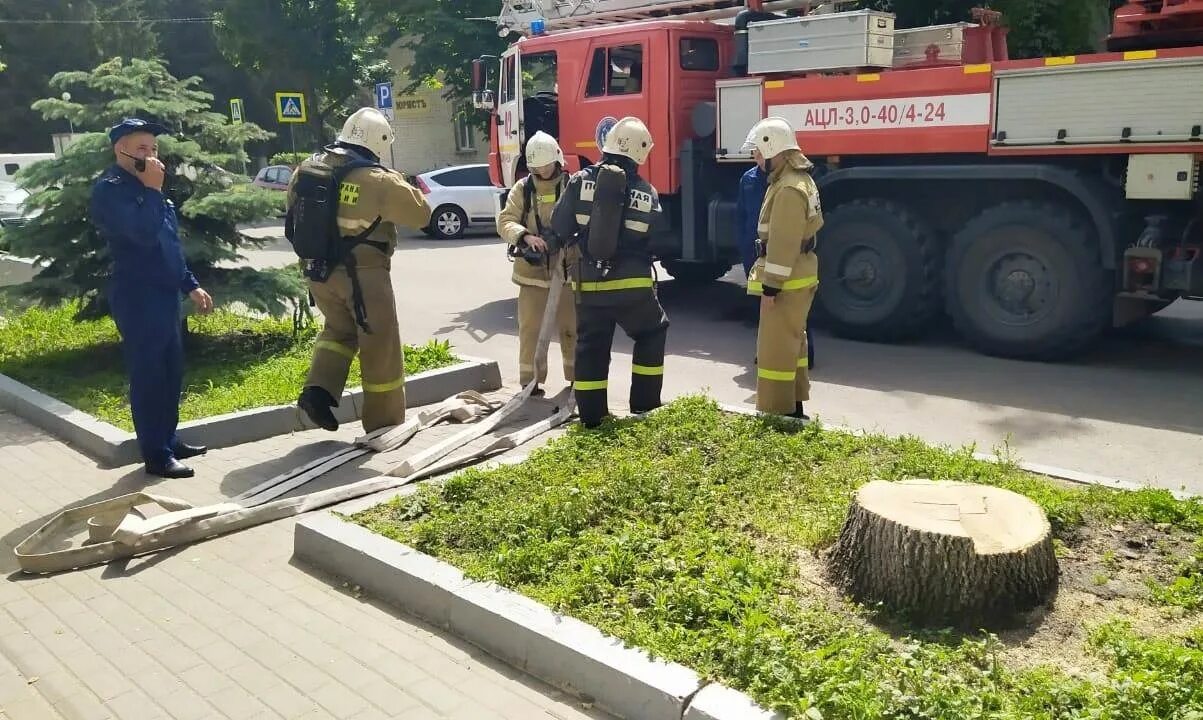 Гку брянский пожарно спасательный. Брянский пожарно-спасательный центр. гку брянский пожарно-спасательный центр локоть. пожарные брянск. гку брянский пожарно-спасательный центр закупки.