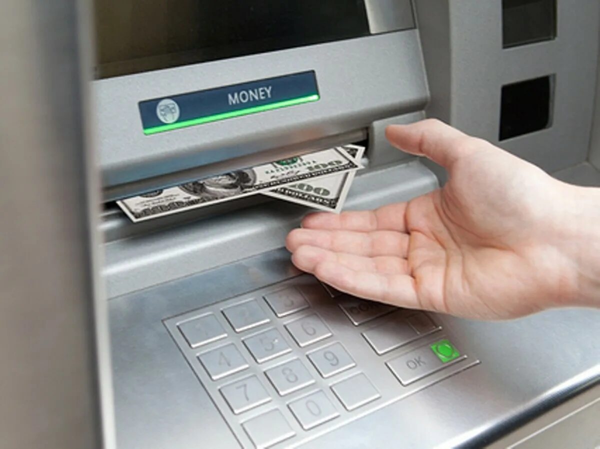 Банкомат. Снятие денег в банкомате. Деньги из банкомата. Банкомат (ATM). Снять денежку