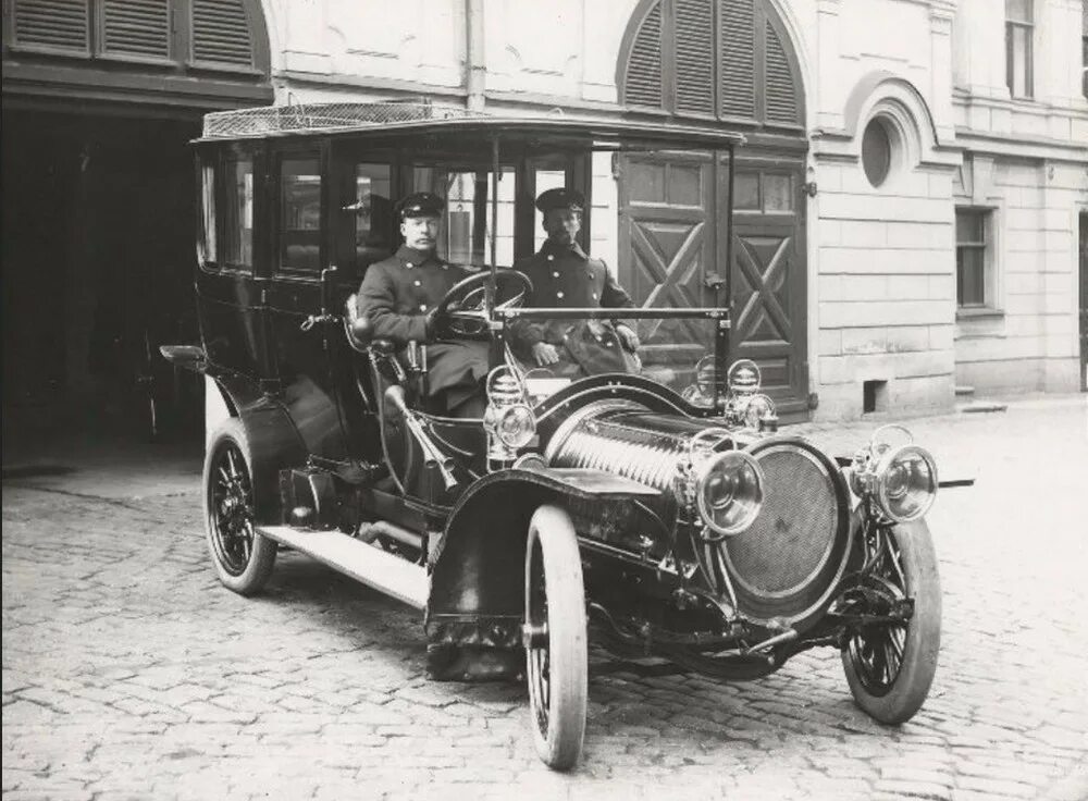 Первый автомобиль в москве. Руссо-Балт 1909. Руссо-Балт 1910. Машины Российской империи 1910 года. Delaunay-Belleville Николая 2 зима.