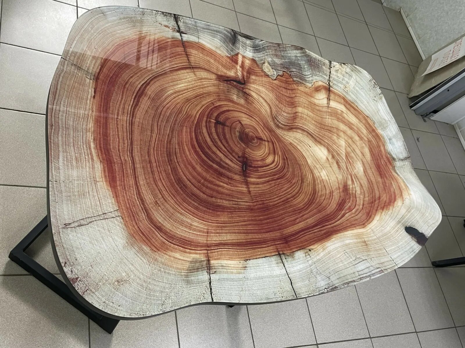 Кронирование лиственницы. Спивай 2. Улица маршала неделина дом 15. Стол фигурный. Алексинский бор скульптуры.