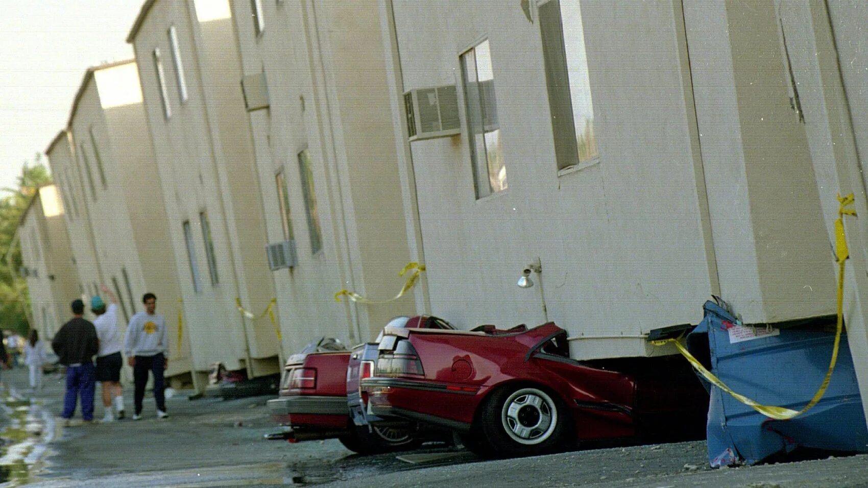 Лос анджелес 1994. Лос анджелес землетрясение 1994. Землетрясение нортридж 1994. Землетрясение в лос-анджелесе (1994). Землетрясение в калифорнии 1994.