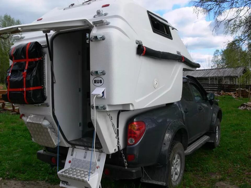 Модуль в пикап. Жилой модуль geocamper на Toyota Hilux. Жилой модуль геокемпер. Геокемпер в л200. Жилой модуль на пикап l200.